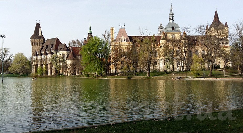 Цікаві місця Будапешту. Замок Вайдахуняд.